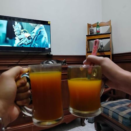 Human House Bed & Breakfast Surabaya Dış mekan fotoğraf